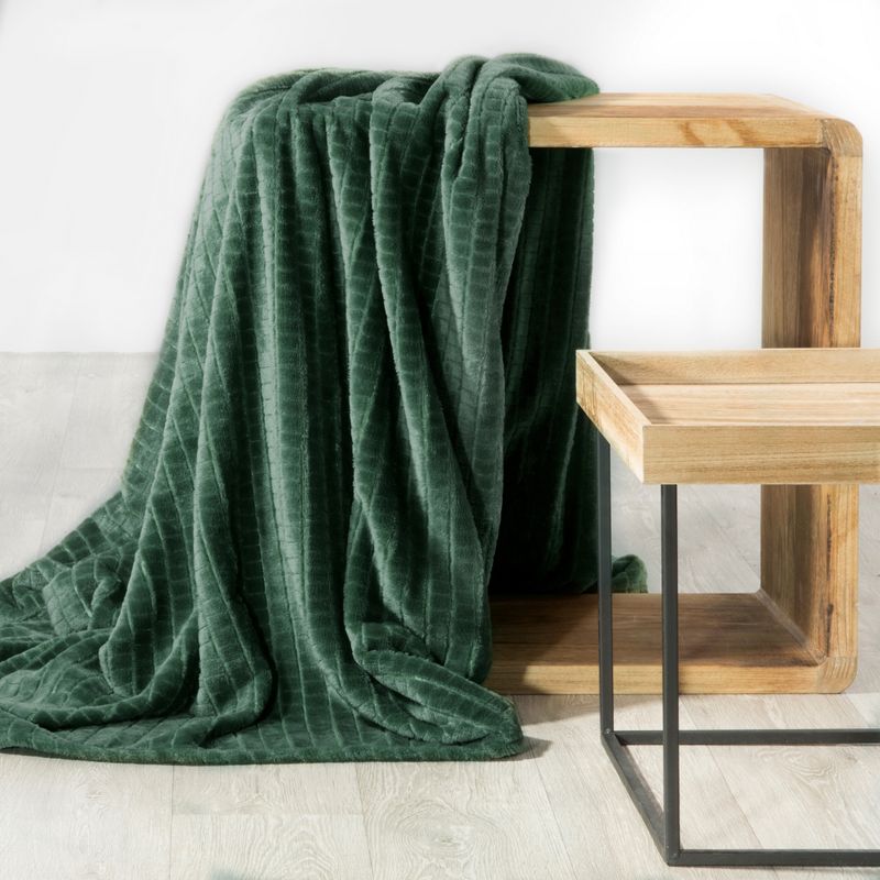 Jednofarebná deka - Cindy 2 tmavozelená š. 200  cm x d. 220 cm